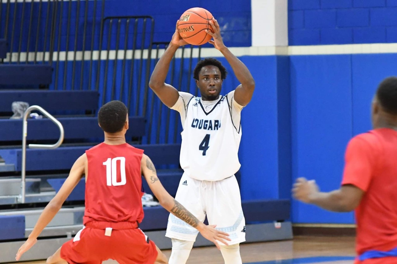 Cougars Beat Lions in Dallas