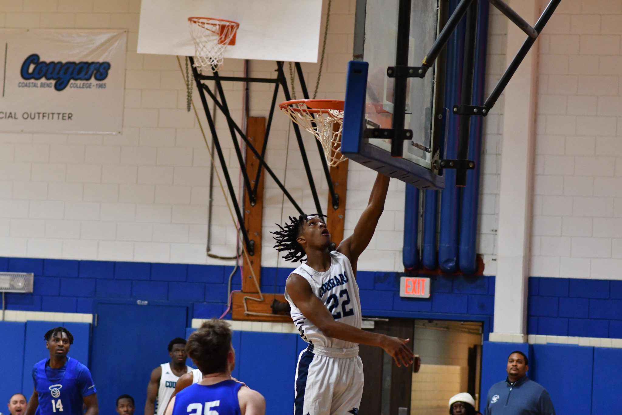 Cougars Outlast Cavs To Start The New Year