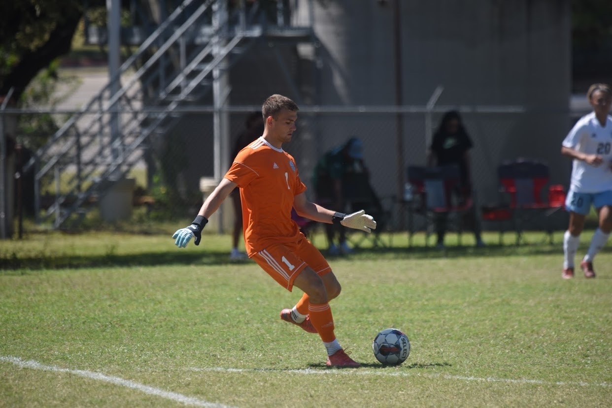 Coastal Bend Knocks Off Paris