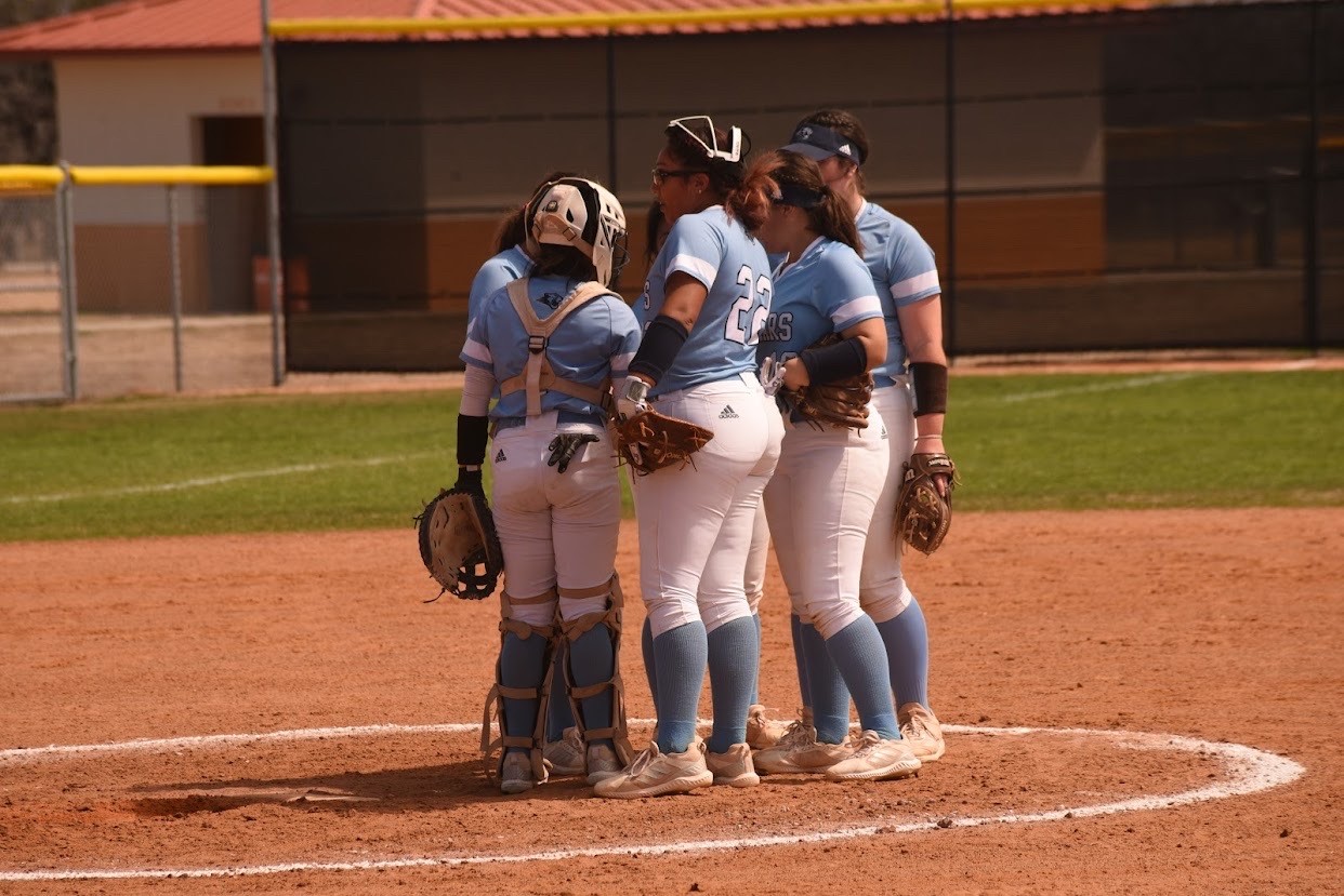 Cougars Take Two From Visiting Seahawks